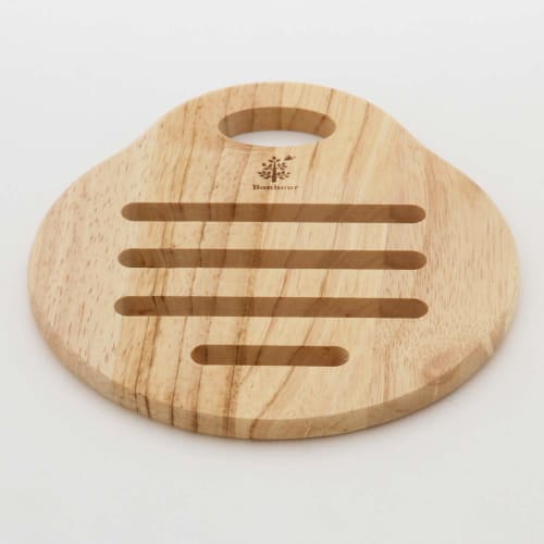 Fuji Boeki Bonheur Trivet, 18cm x 16cm x 1cm, Natural Pear-Shaped, Made of Natural Wood, with Handles, 22646