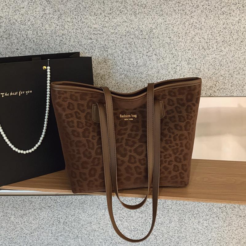 

Модная сумка-тоут с темпераментом для поездок на работу, женская, трендовая, с темпераментом, высококлассный нишевый дизайн, ретро сумка на плечо, сумка подмышку