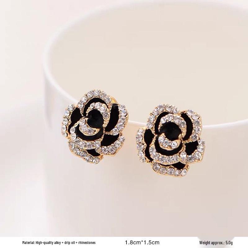 French Retro Pearl Plaid Earrings: Luxury Korean Studs for Women