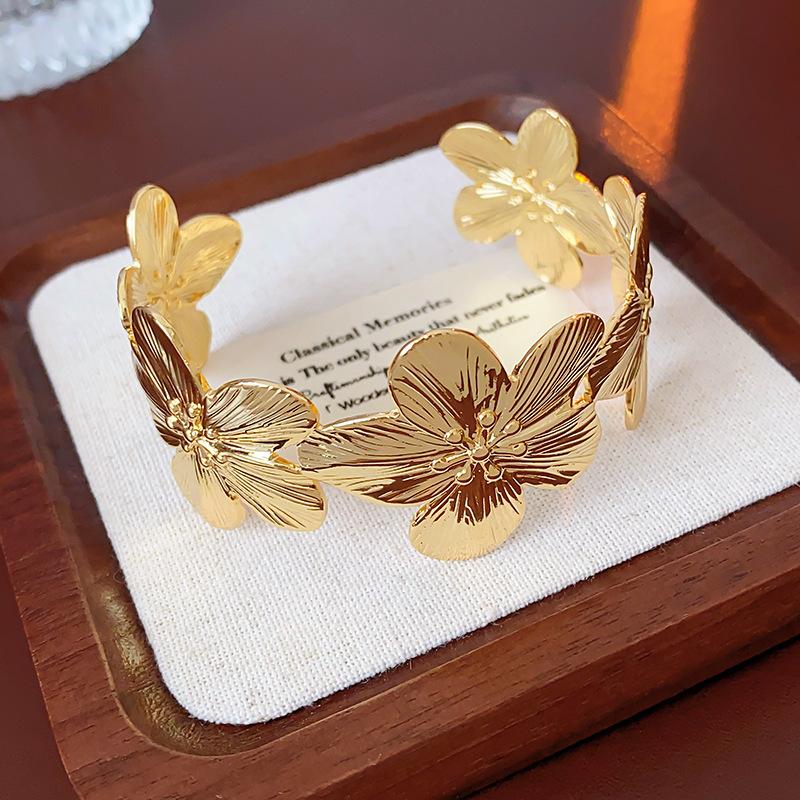 European and American Metal Flower Bracelet Exaggerated Niche High-end Bracelet Arm Ring Design Temperament Jewelry