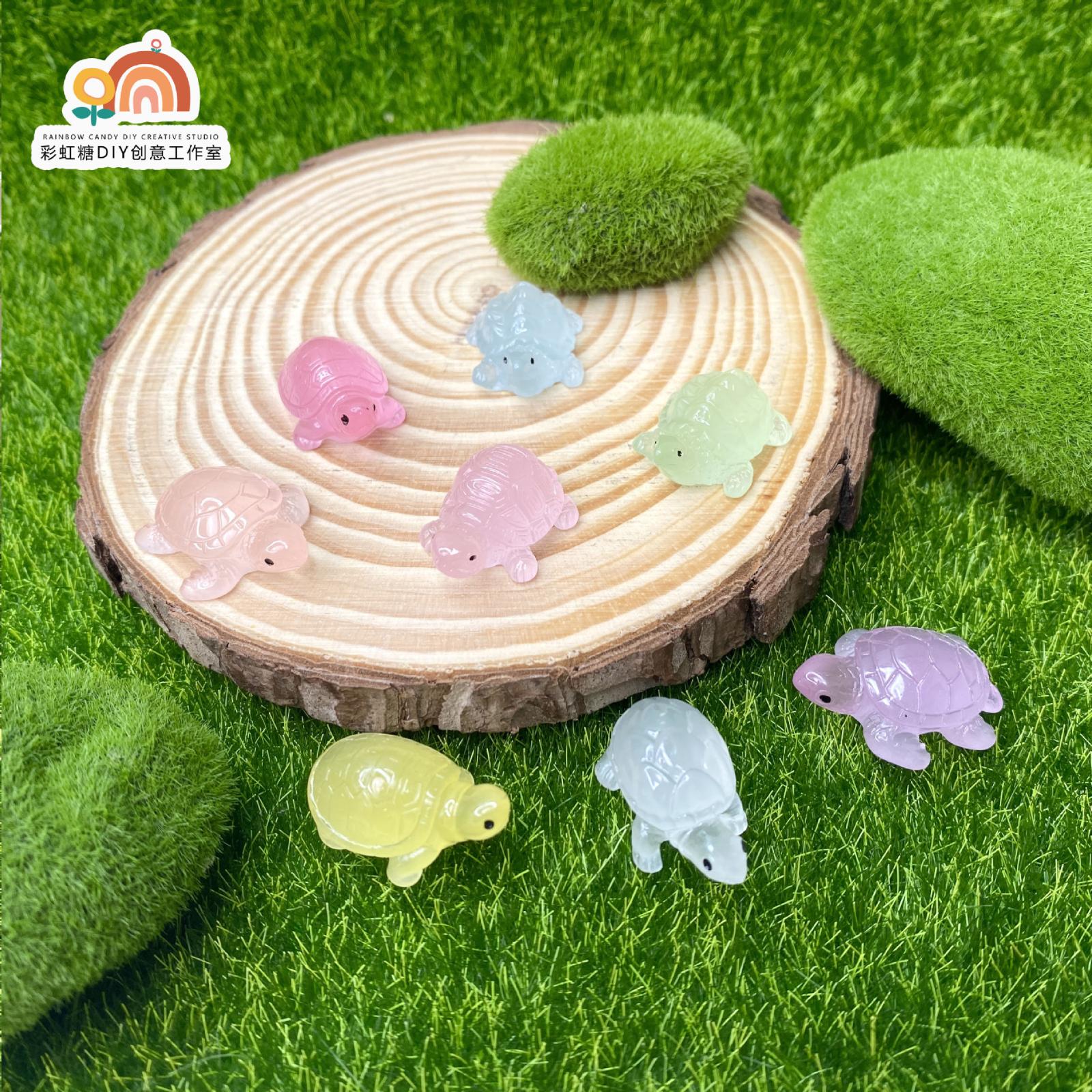 

Glow-in-the-Dark Resin Figurine Micro-Scenery Decorative Ornament Cartoon- Adorable Viral Glowing Desktop Craft Item One Size розовый