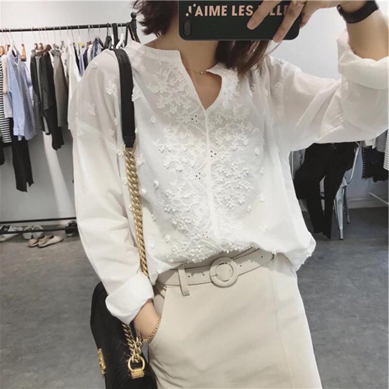 Spring and Summer Ladies's V-neck Long-sleeved Embroidered Three-diMansional Flowers Loose Pullover White Shirt