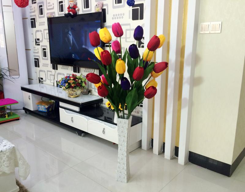 Künstlicher Hochzweig-Lilienstrauß: Seiden- & PU-Tulpen für Wohnzimmer-Bodendekoration