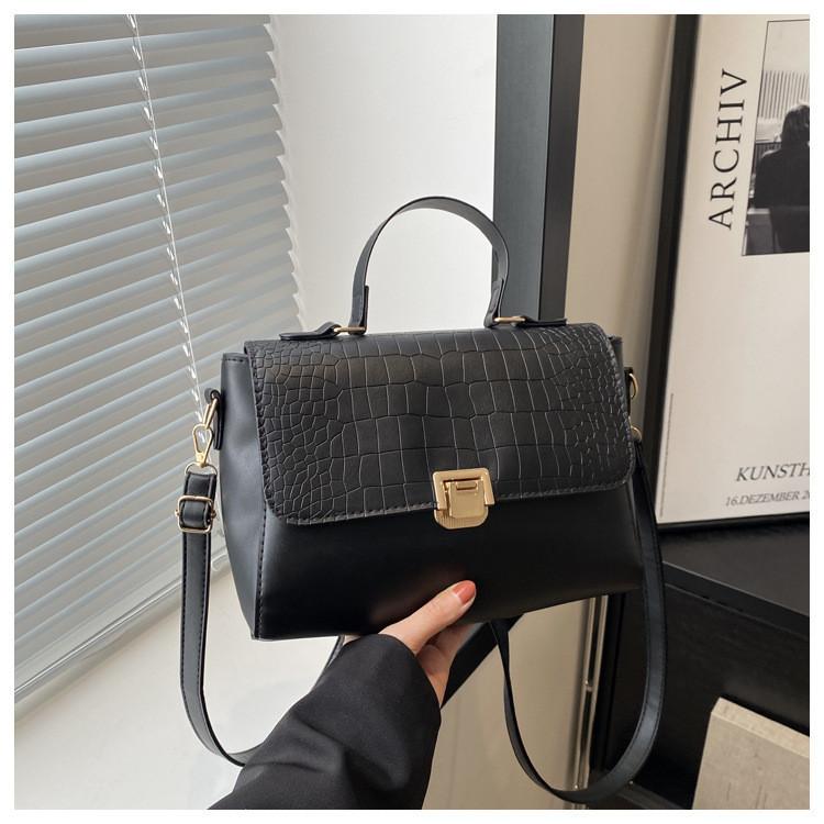 Korean Style Solid Color Large Capacity Women s Bag 2024 New Simple Texture Commuter Lock Buckle Crossbody Handbag Small Square Bag чёрный