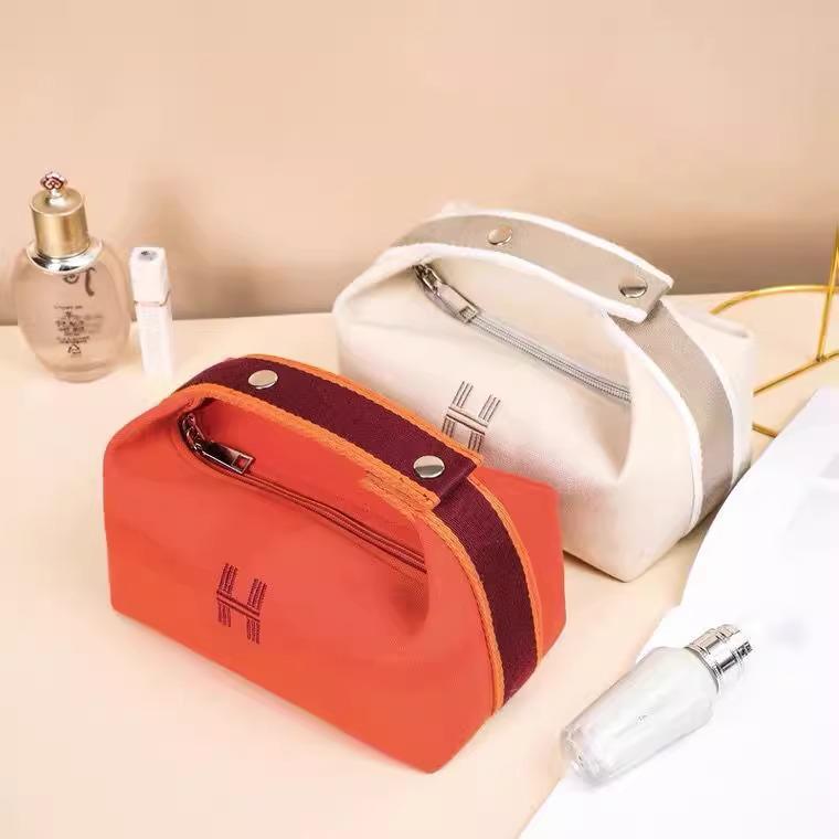 High-End Solid Color Makeup Travel Bag: Large Capacity, Three-Dimensional, Portable & Simple Design