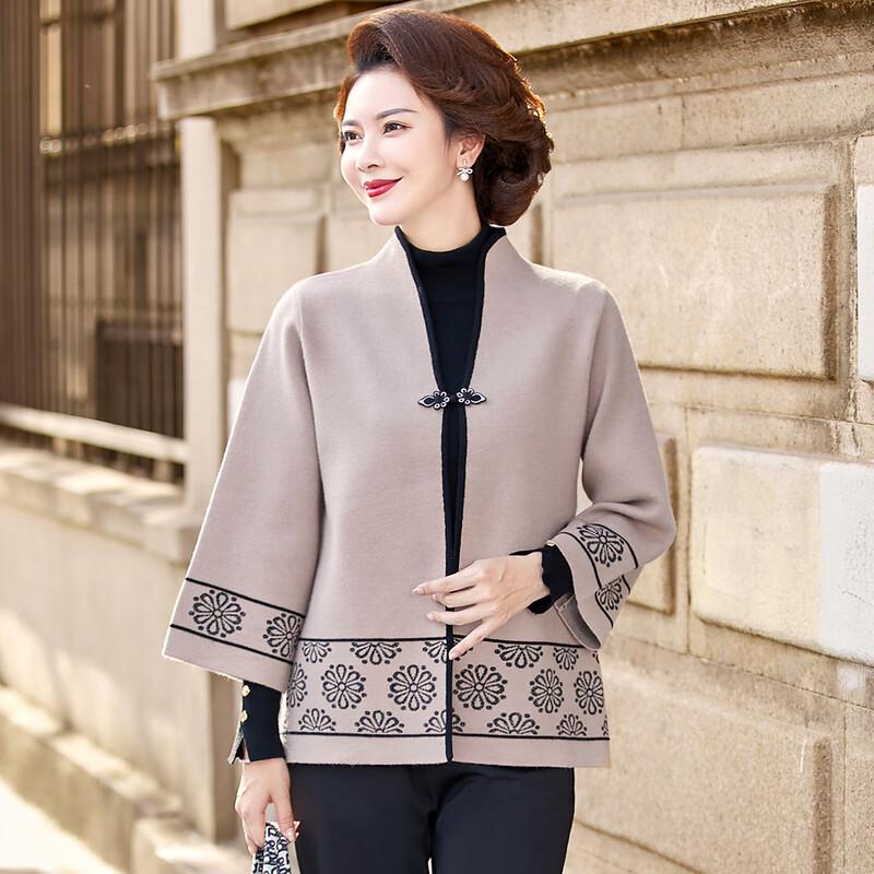 Cardigan tricotat în stil chinezesc pentru femei de vârstă mijlocie