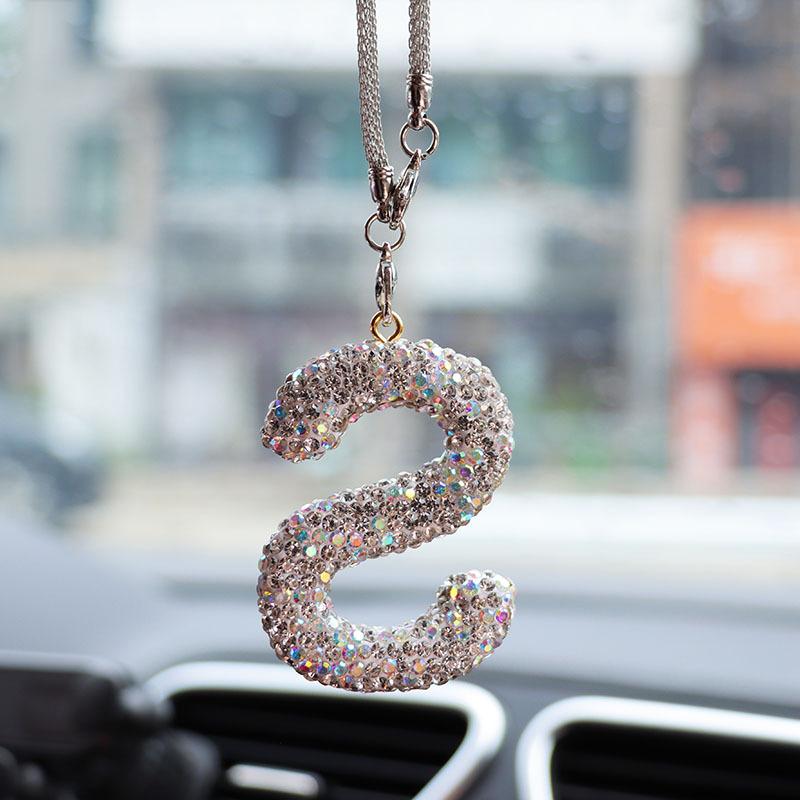 1 peça Pingente de Espelho Retrovisor de Carro com Letra Decoração de Carro Acessório Brilhante Pendurado Amuleto Criativo Brilhante