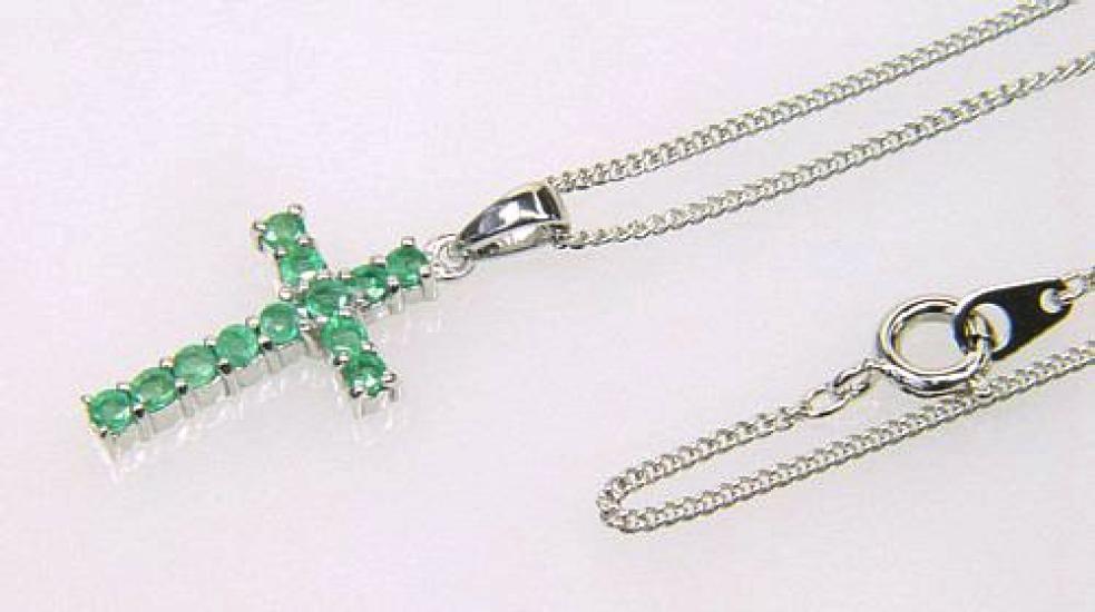 [Your and My Jewelry Box] Natural Emerald 0.5 Carat Cross Pendant Necklace [May Birthstone] 10053