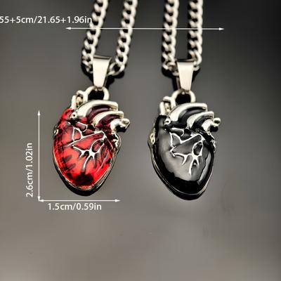 The Heart-shaped Pendant Is a Unique Gift Necklace for Valentine's Day Couples