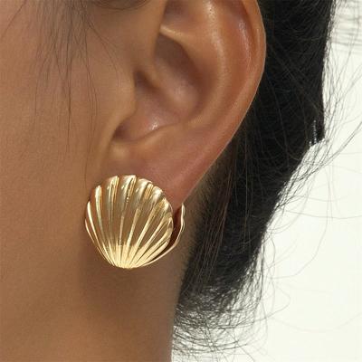Romantic French Style Alloy Seashell Shaped 3d & Double-Sided Texture Ear Studs Decorations Suitable For Women Daily Wear