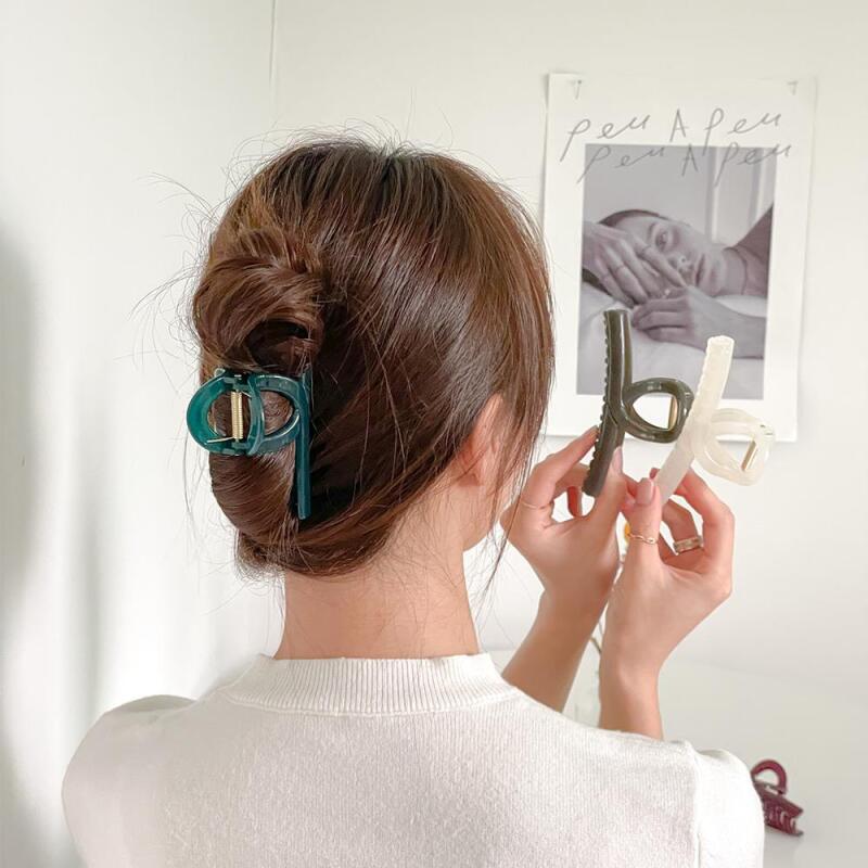 Women s glossy plain simple toned-down hair clip A25677_Khaki