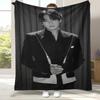 Jeon Jung Kook Kpop B-BTS Flanelldecke, Ultraweiche Warme Plüschdecke für Zuhause Schlafzimmer Bett Sofa Abdeckung Büro Camping Geschenk