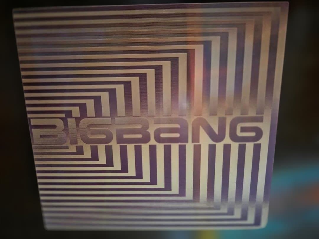 

[USED] BIGBANG CD stripe design