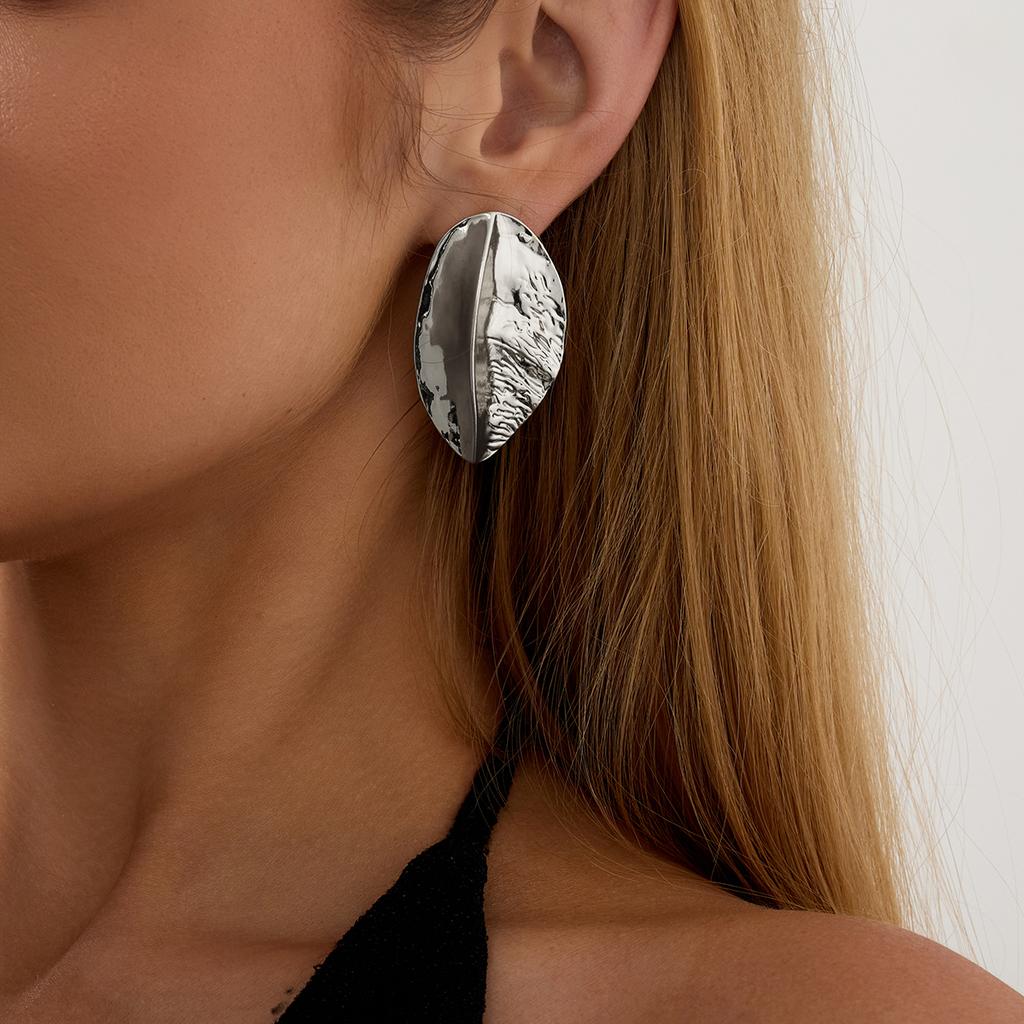 Salircon Vintage Gold Color Pleated Leaf Stud Earrings Women Exaggerated Irregular Metal Earrings Wedding Banquet Party Jewelry