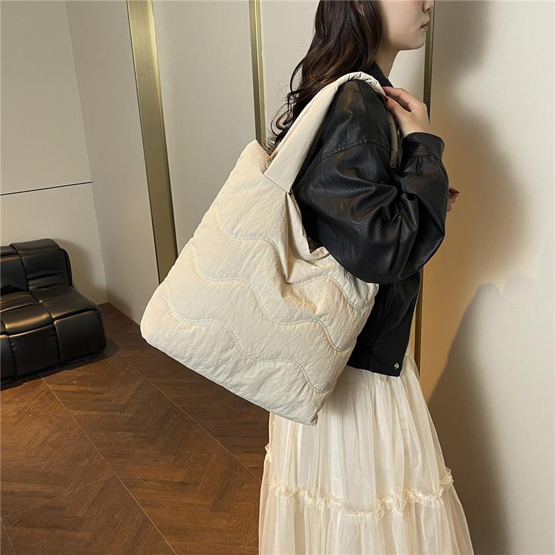 Minimalist Nylon Tote Bag for Women – Lightweight & Water-Resistant Design with Wave Stitching, Perfect for Daily Use