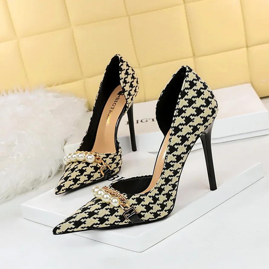 

Women 7.5cm/11cm High Heels Comfortable Plaid Pumps Lady Holiday Middle Low Heels Fashion Replica Pearl Scarpins Evening Shoes 34