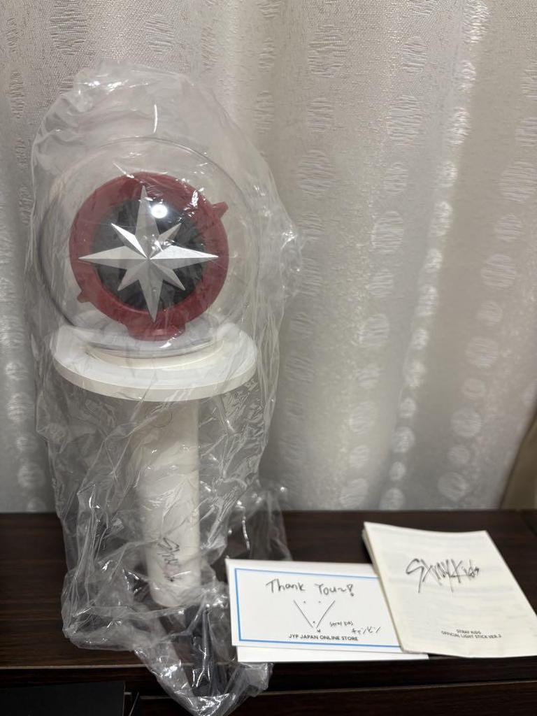 [USED] Stray Kids penlight with autograph card