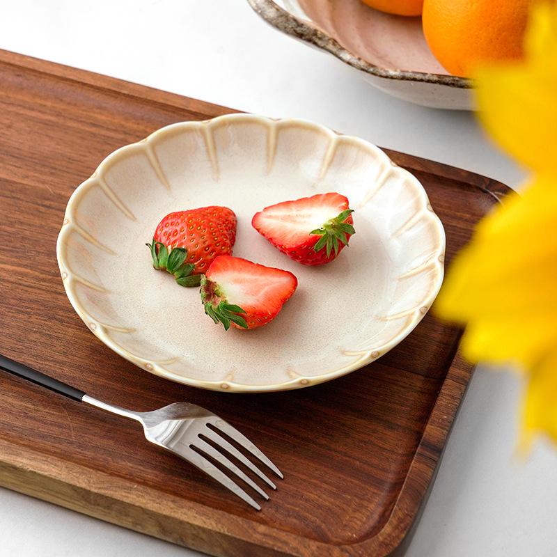 Japanese Retro White Glaze Ceramic Breakfast Plate - Creative and Simple Design for Cakes and More