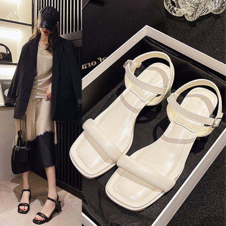 Außenhandel 2025 Sommer neue Ein-Wort-Sandalen mit dickem Absatz modisch vielseitig europäisch und amerikanisch Übergröße Damenschuhe atmungsaktiv