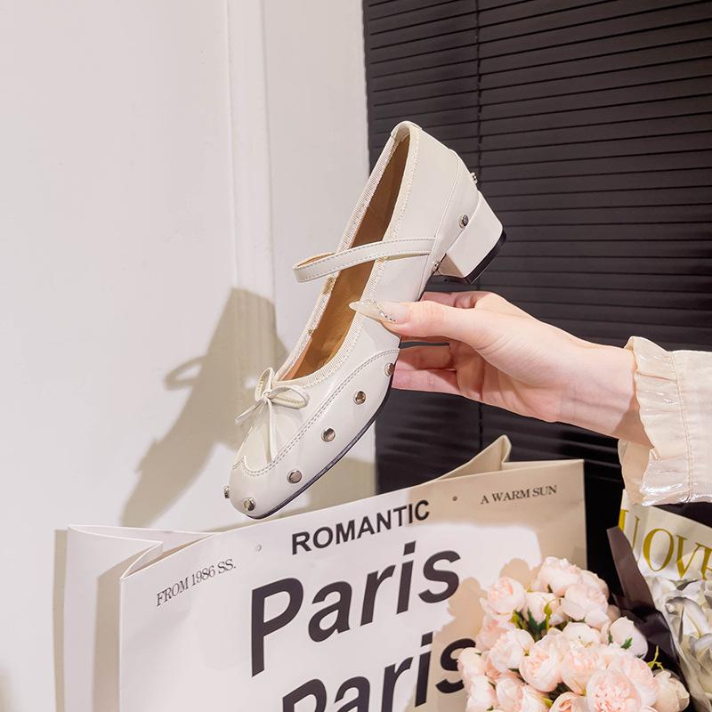 

French low-heeled single shoes retro 2025 new Huizhou women s shoes with Mary Jane shoes white light-mouth thick heels 35