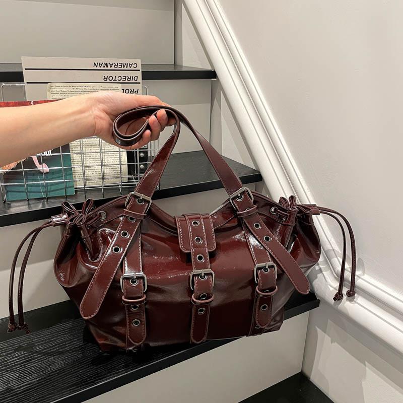 Bolsa de Ombro com Cordão para Motocicleta Estilo Retrô Bolsa Tote de Couro Sintético Fivela Simples Casual Grande Capacidade Bolsa de Ombro para Comutação Nova
