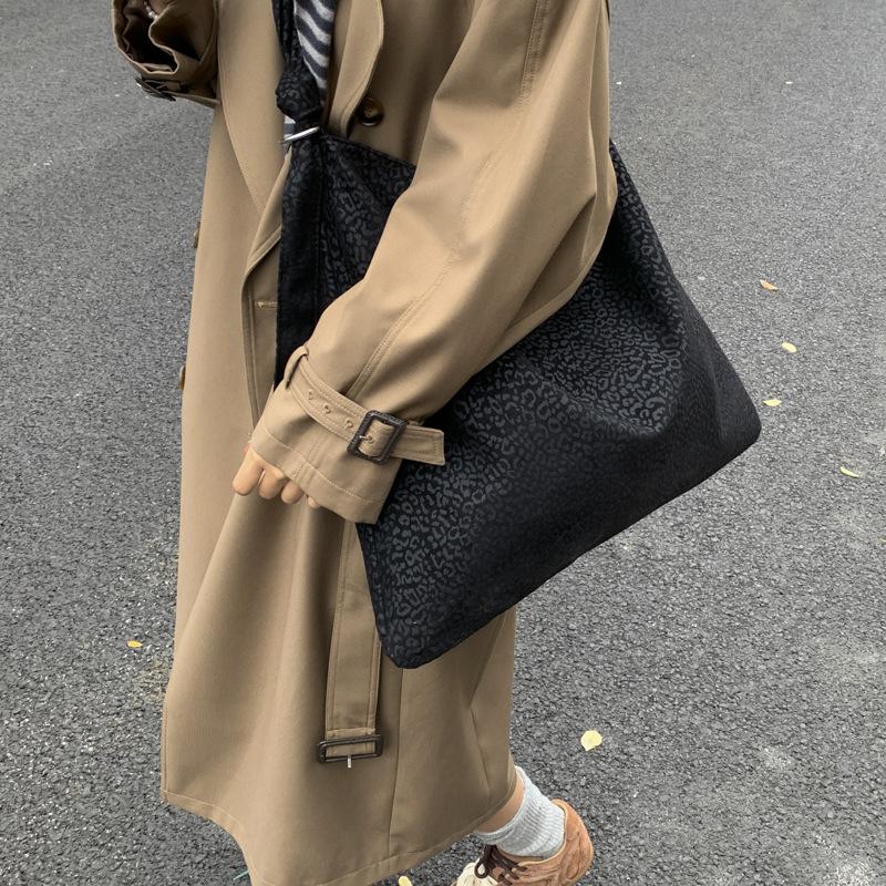Large-capacity Retro Tote Bag Women's 2025 Autumn and Winter New Trendy Underarm Bag Casual Shoulder Bag Lazy Wind Messenger Bag