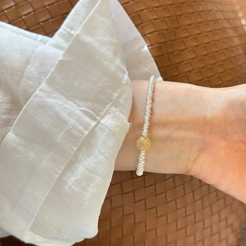 Trendy Geometric Beaded Bracelet for Women - Stylish Circle Design, Versatile and Popular.