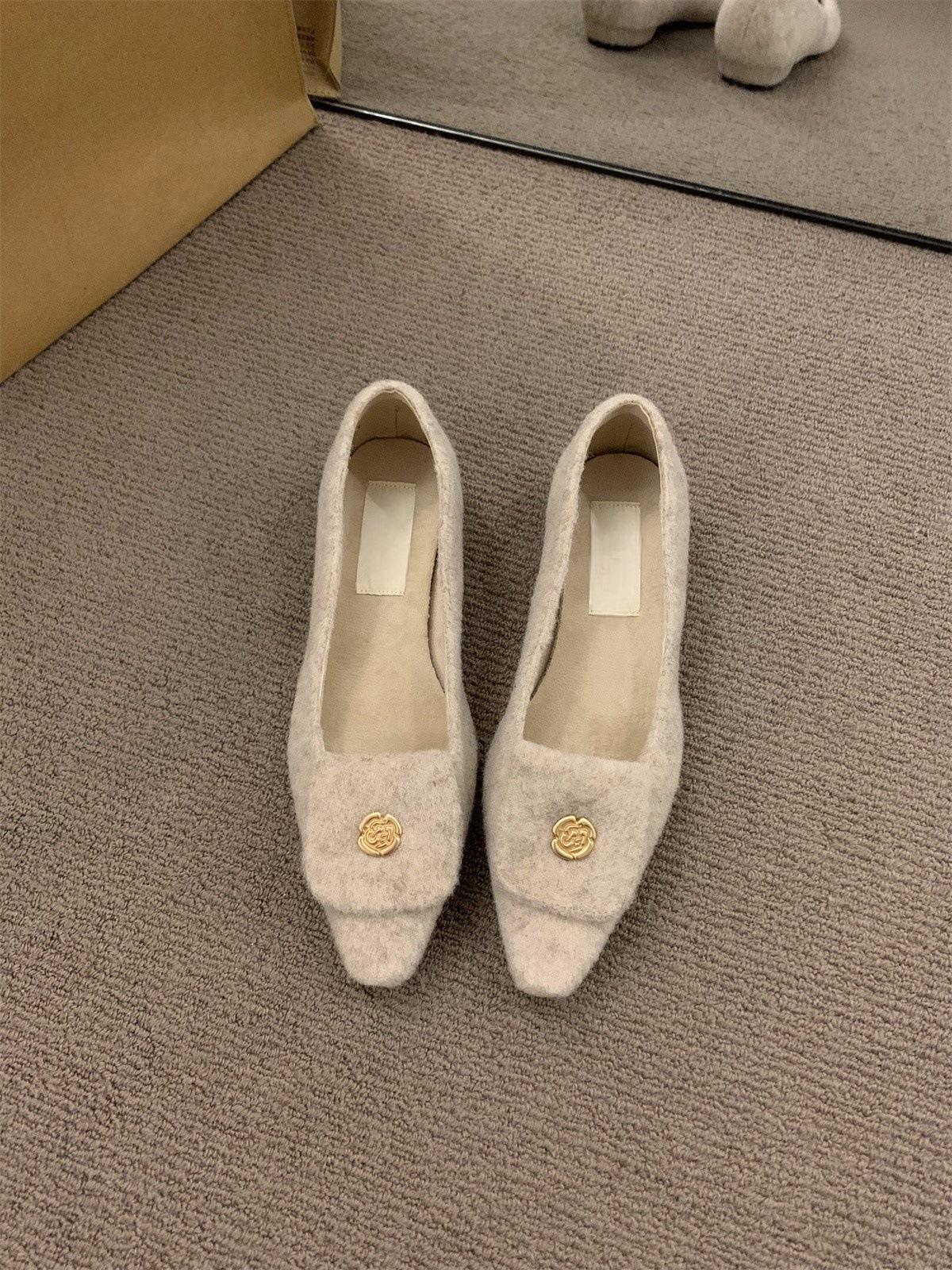 

Французские туфли из замши на низком каблуке в стиле ретро, женские туфли 2024 года, новые осенне-зимние туфли из бархата, ароматные, для поездок на работу 40