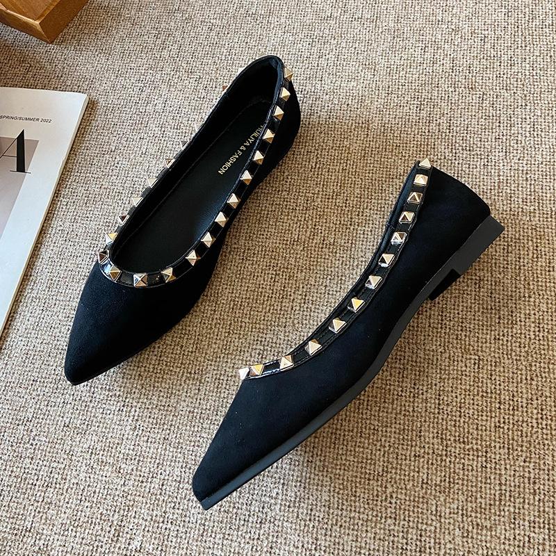 

W929-1 rivet 2025 autumn new French flat shoes temperament inner height increase pointed single shoes versatile commuter women 40 чёрный