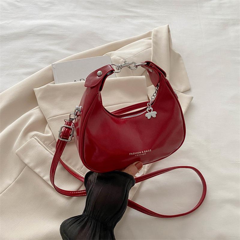 

Легка розкішна портативна сумка у формі півмісяця в стилі ретро 2024 року, новий модний французький нішовий дизайн, модна та проста сумка під пахвами червоний