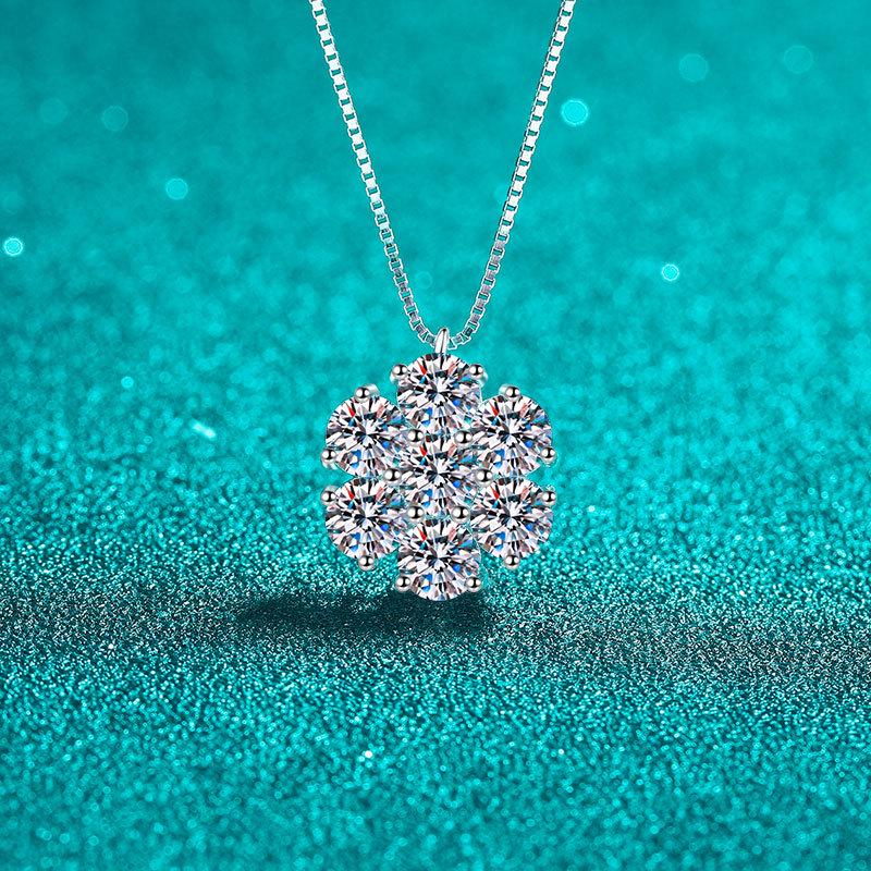 Yin Baichuan S925 Sterling Silver Sunflower Moissanite Necklace - Elegant, Versatile, Everyday Wear 0.7 Carat Moissanite (with Box Chain)