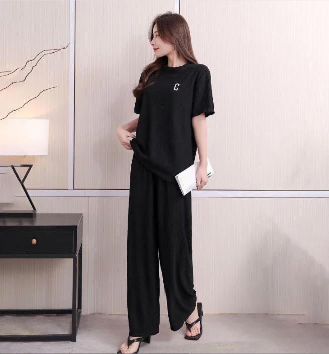 

Жіночий весняно-літній вишитий комплект домашнього одягу з крижаного шовку Chiba: Повсякденний вільний костюм-двійка з довгими штанами. One Size (45-70 kg)