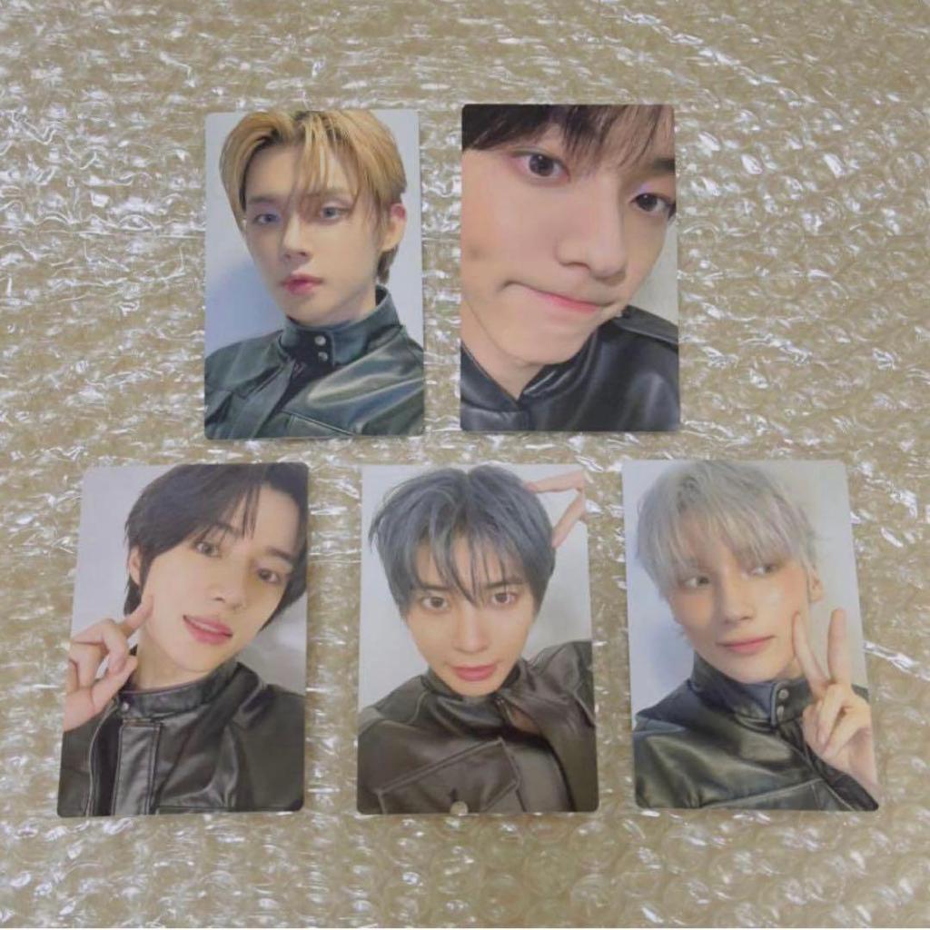 Used TXT starkissed solo jacket version photocard black and white