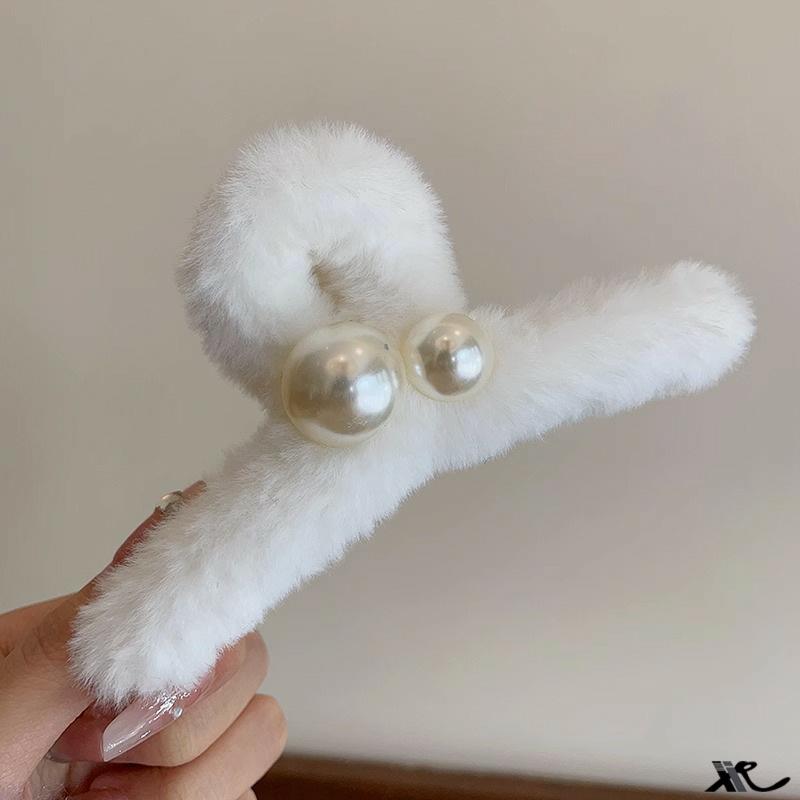 2023 Luxury Pearl Fluffy Claw Clip: Plush Shark Hairpin for Women - Autumn/Winter Collection