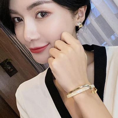 Nouveau Bracelet Métal & Acrylique Femme 2025: Bijoux de mode coréens élégants