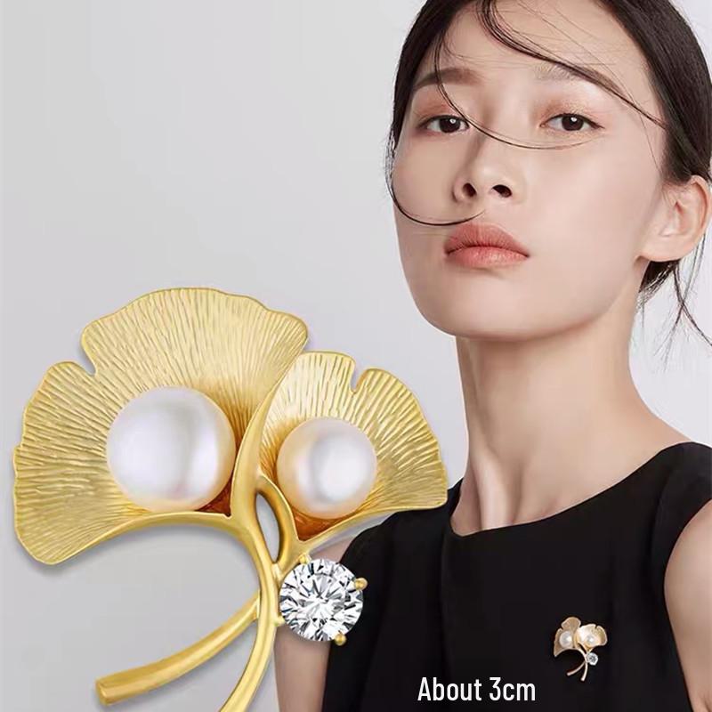 Elegant Women's Pearl & Rhinestone Cartoon Brooch Scarf Buckle with Diamond-Studded Alloy Corsage