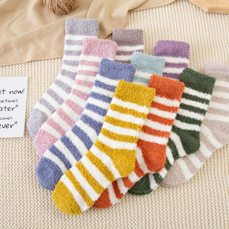 5/10 Paar Lässige Winter Verdickte Gestreifte Korallenfleece Socken für Damen Fleecegefüttert Warme Haus Schlafsocken Mittlere Wade Plüsch Boden Socken Überzieher
