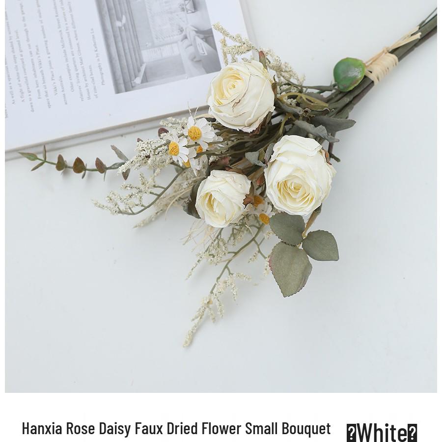 Искусственный букет из роз и ромашек: Цветочный декор для гостиной и обеденного стола