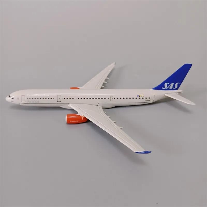 Maßstab Flugzeug 16CM 1:400 für A330-300 SAS Scandinavian Airlines Flugzeugmodell Diecast Legierung Flugzeugmodell Dekoration Büro