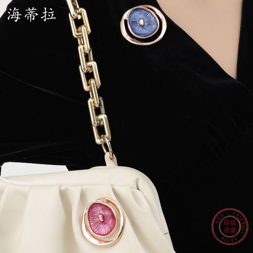 New round hollow enamel color lotus leaf magnetic suction brooch, high-end brooch for women out of the street party