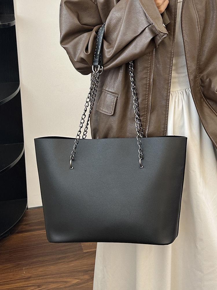 2025 Women's Summer Chain Shoulder Tote - Large Capacity, Versatile & Textured for Work & Commute