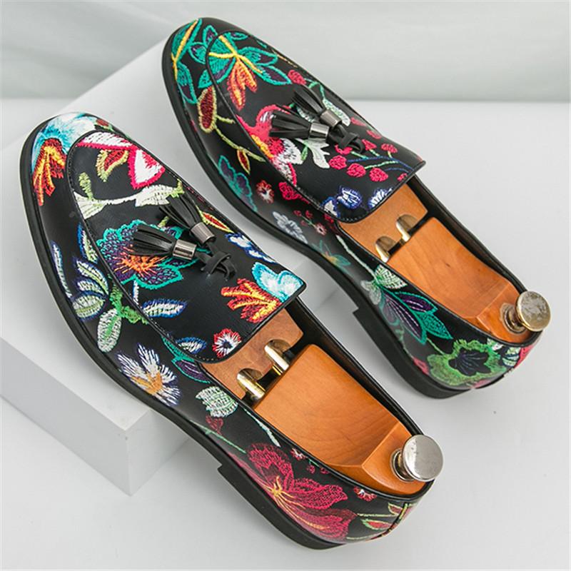 Fashion Luxury Designer New Flower Tassels Patent Leather Casual Shoes For Men Driving Loafter Formal Wedding Dress Homecoming Zapatos