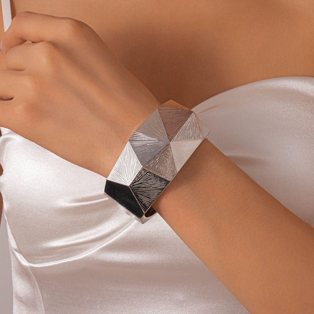 Metal Spring Bangles Europe American Style Exaggerated Bracelet Unique Wide Open Bangle  Decoration