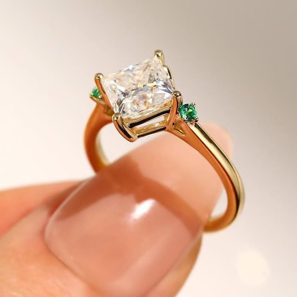 

Квадратное кольцо с цирконами, покрытое золотом - Простое женское украшение Size 6