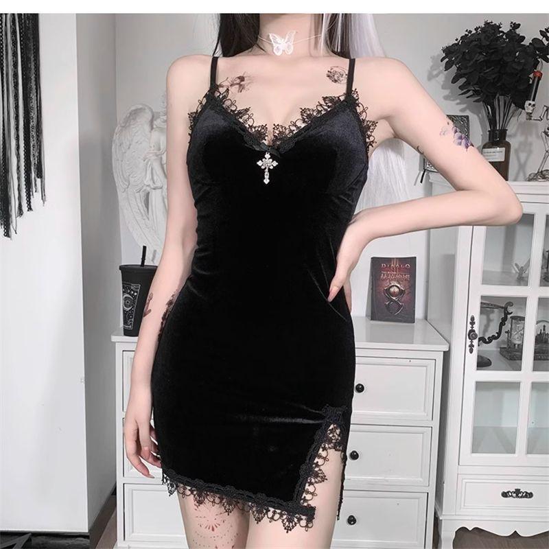 Vintage Gold Velvet Strapless Dress for Women A Sensual Summer Style with Lace Panels and A Seductive Slit Form-Fitting Skirt