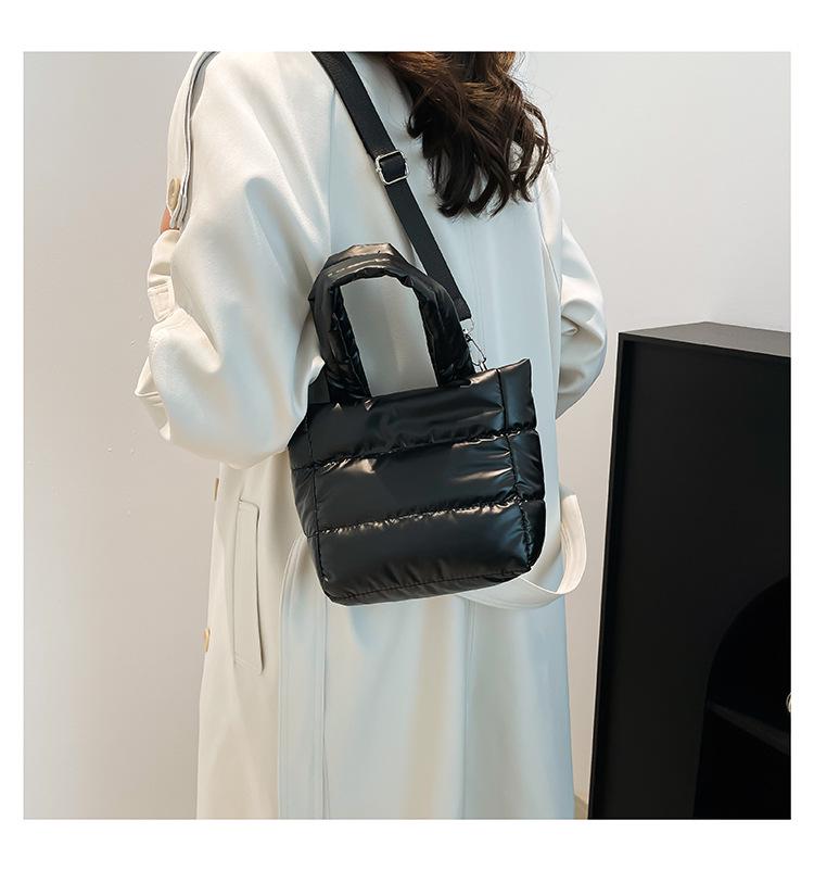 2024 Dámská ležérní módní taška přes rameno: Lehká péřová bavlněná bunda ve stylu pro podzim/zimu, všestranná kabelka a crossbody