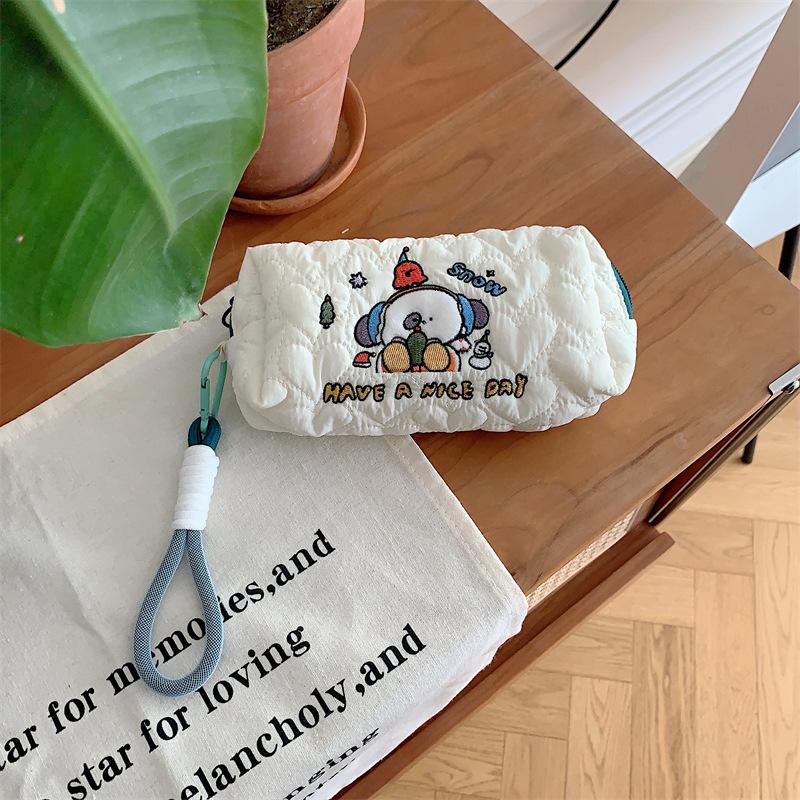 

Мультяшный пенал с вышивкой, литературная девушка, большая вместимость, сумка для хранения косметики StyleD