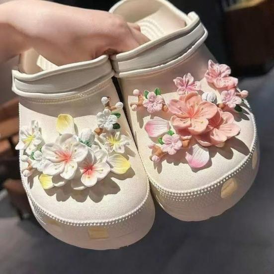 1 Set 3D-Blumen-Schuhanhänger Abnehmbare Kirschblüten-Schuhdekorationen Niedliche Blumen-Schuhzubehörteile für DIY-Clogs-Dekoration