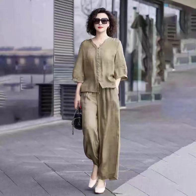 Women's Summer Slimming Two-Piece Set: Short Sleeve Top & Wide Leg Pants, Korean Style for Middle-Aged Moms (2025 Collection)