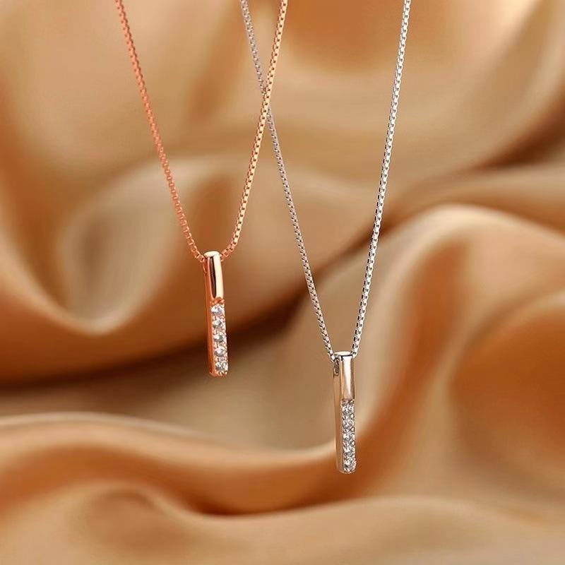 New Diamond-inlaid Necklace for Women Simple and Fashionable Long Strips Niche High-end Pendant Collarbone Chain